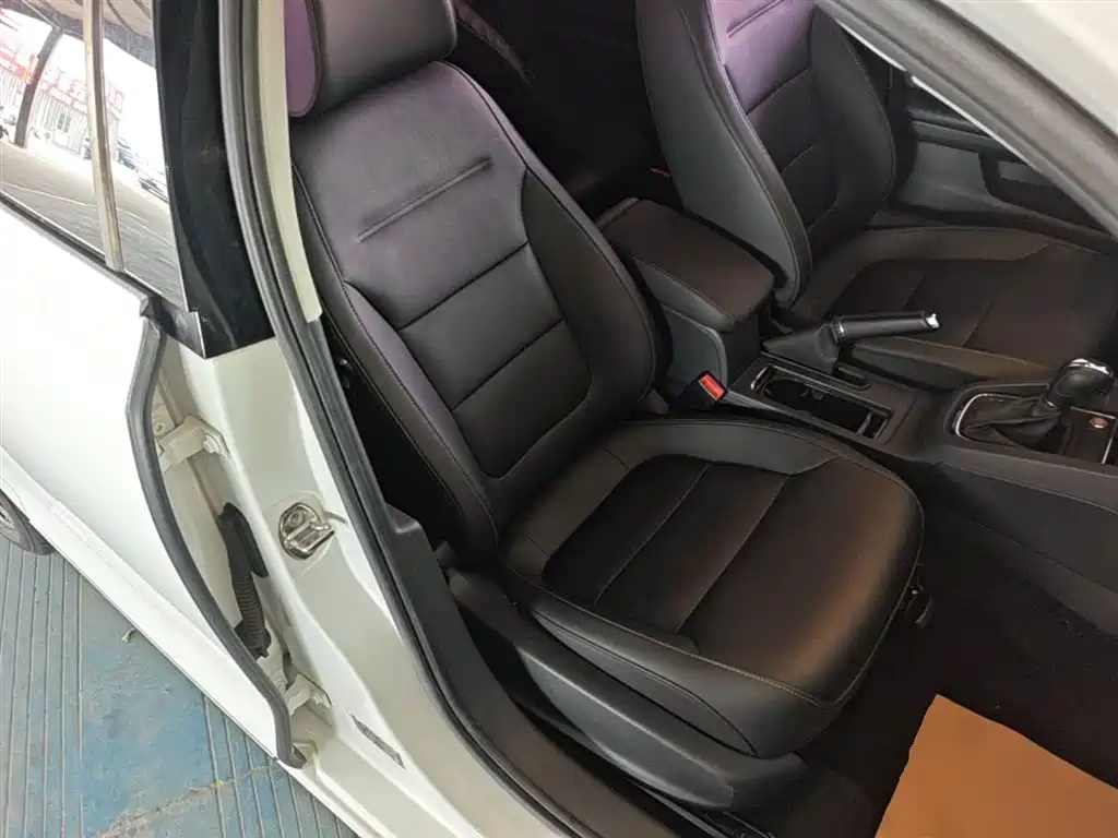 Volkswagen Sagitar 2018 1.6L Automatic Comfort фото 25
