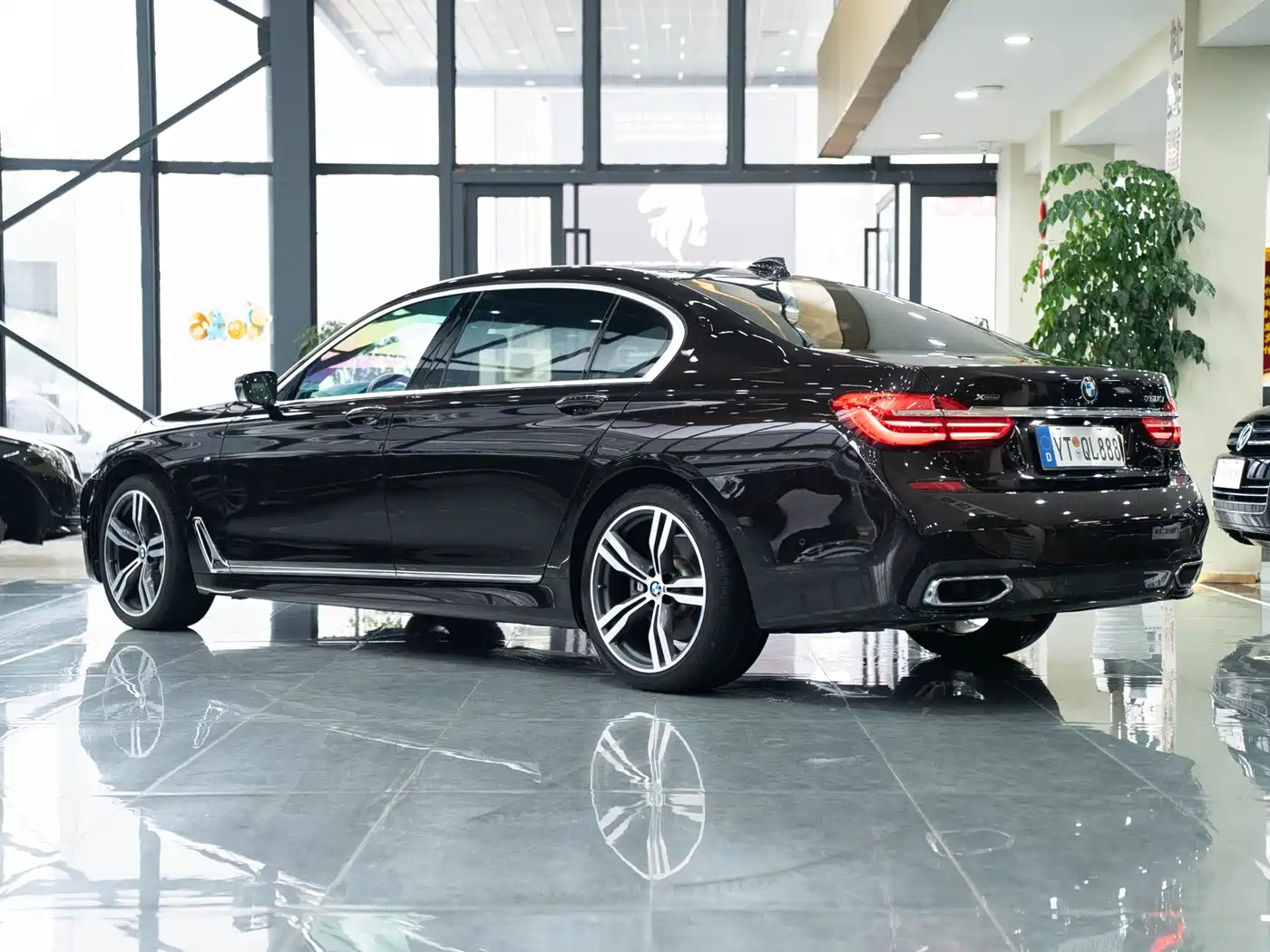 BMW 7 Series 2018 750Li xDrive M Sport Package фото 2