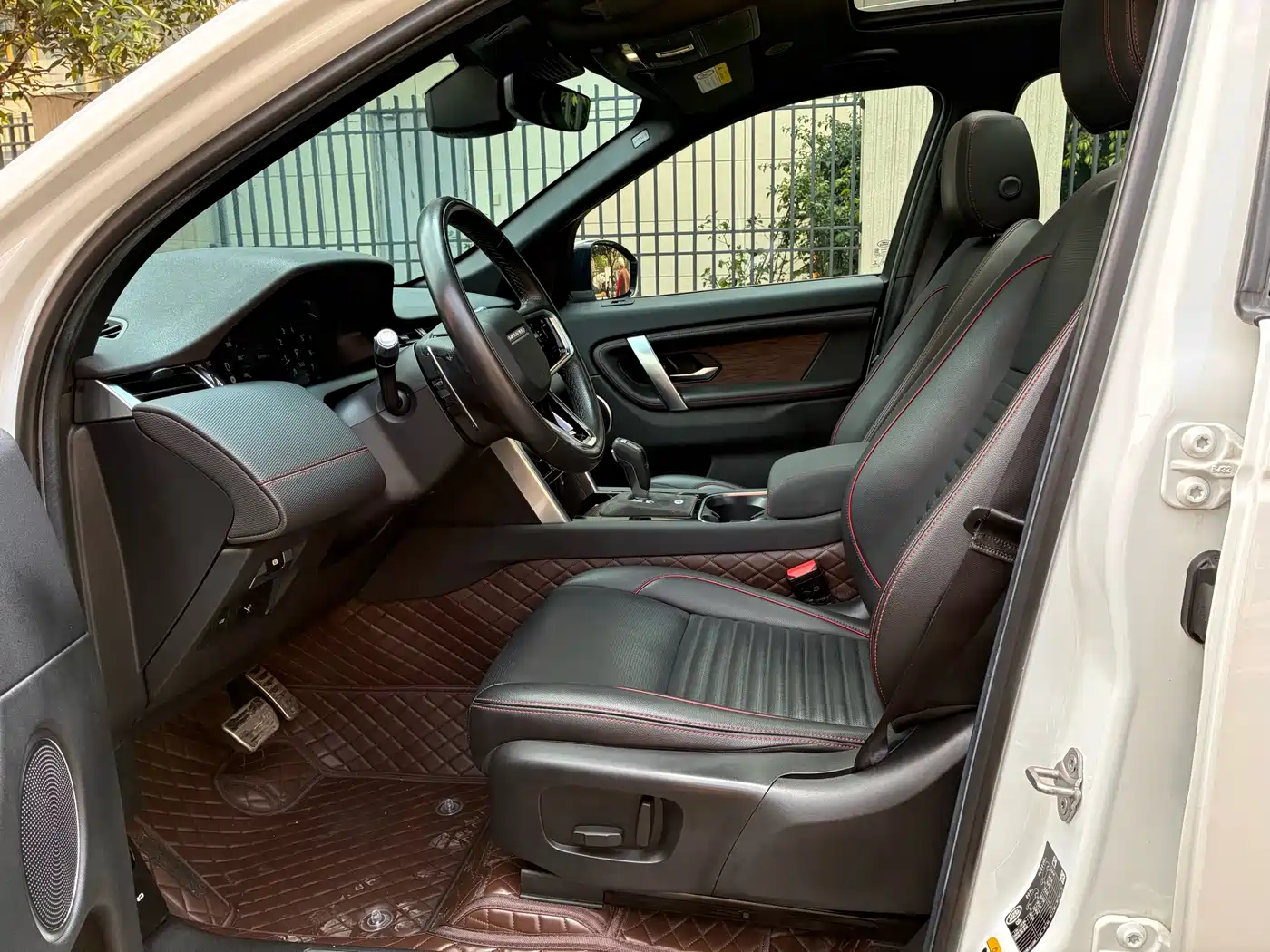 Land Rover Discovery Sport 2022 Model Facelift 249PS R-Dynamic S Performance Edition 5-seater фото 4