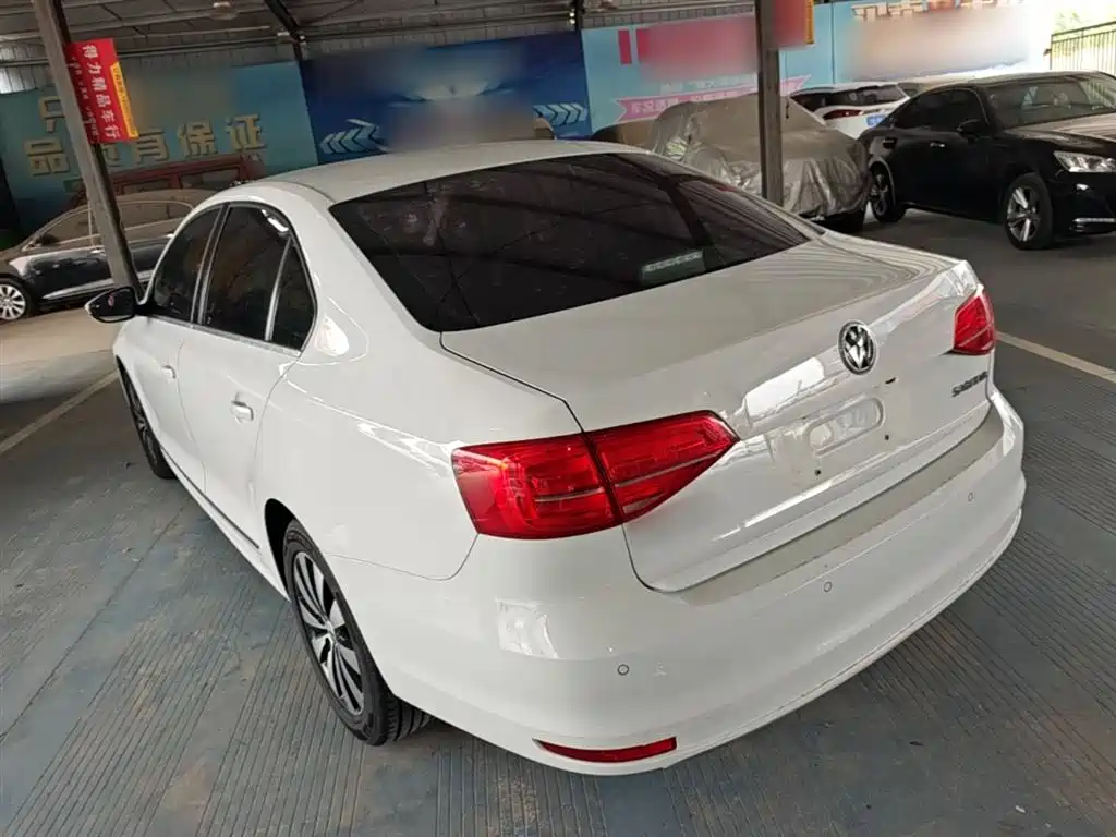 Volkswagen Sagitar 2018 1.6L Automatic Comfort фото 5