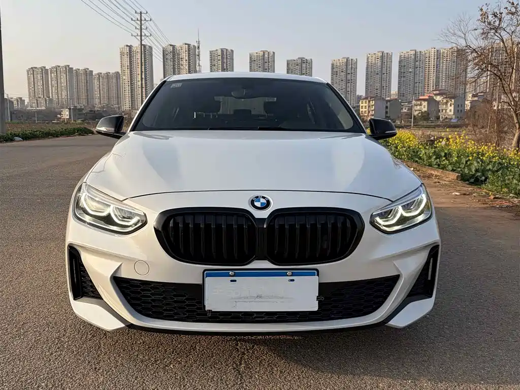 BMW 1 Series 2021 120i M Sport Shadow Edition фото 3