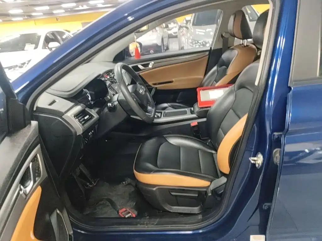 Фото 15 - Geely Emgrand GL
