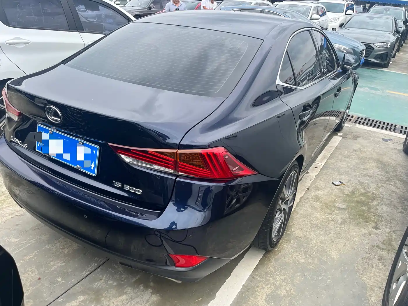 Lexus IS 2018 2017 300 Leading Edition