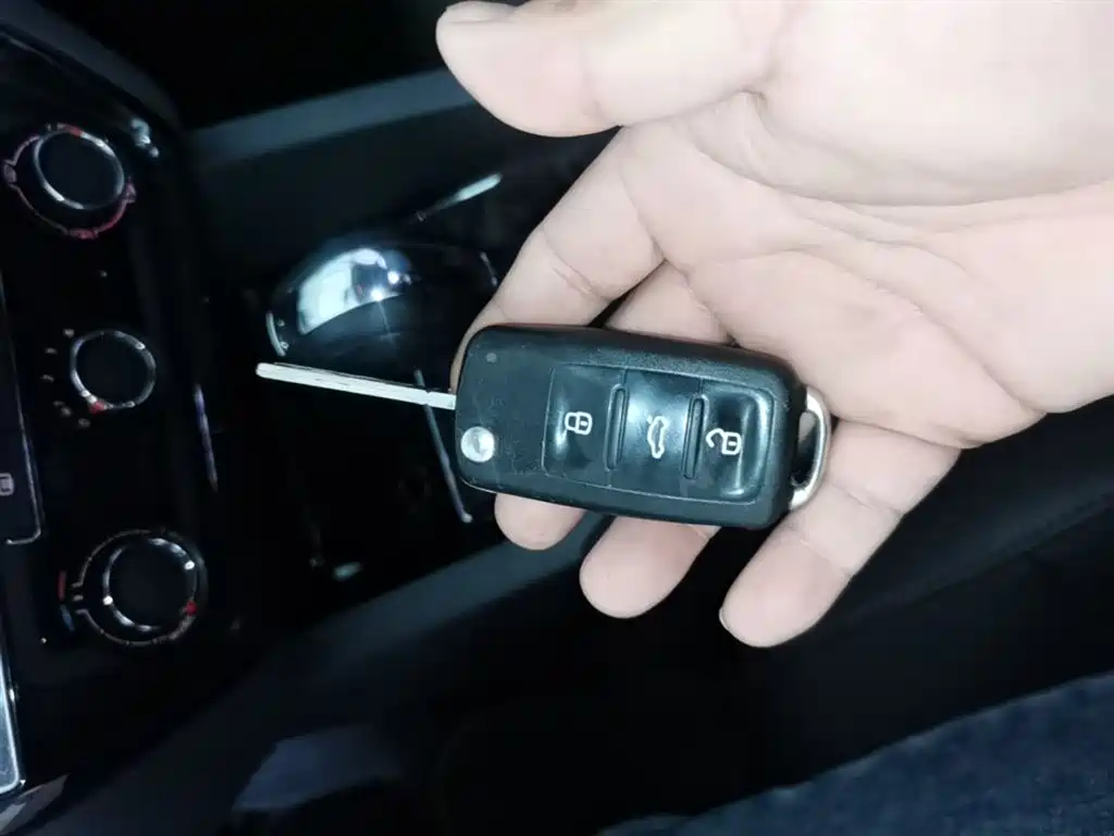 Volkswagen Sagitar 2015 1.6L Automatic Comfort фото 9