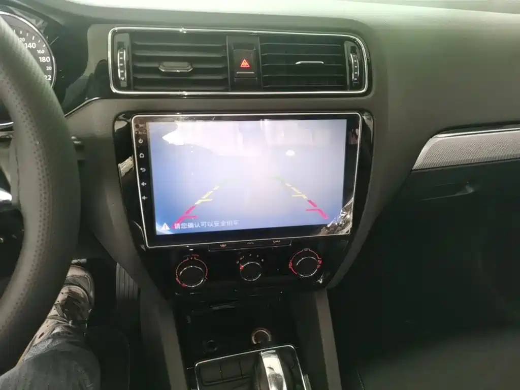 Volkswagen Sagitar 2015 1.6L Automatic Comfort фото 13