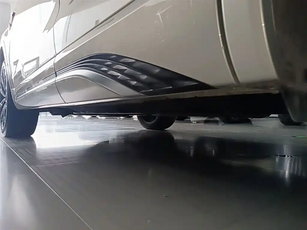 Hongqi HS5 2023 2.0T 4WD Flag Leader Pro фото 22