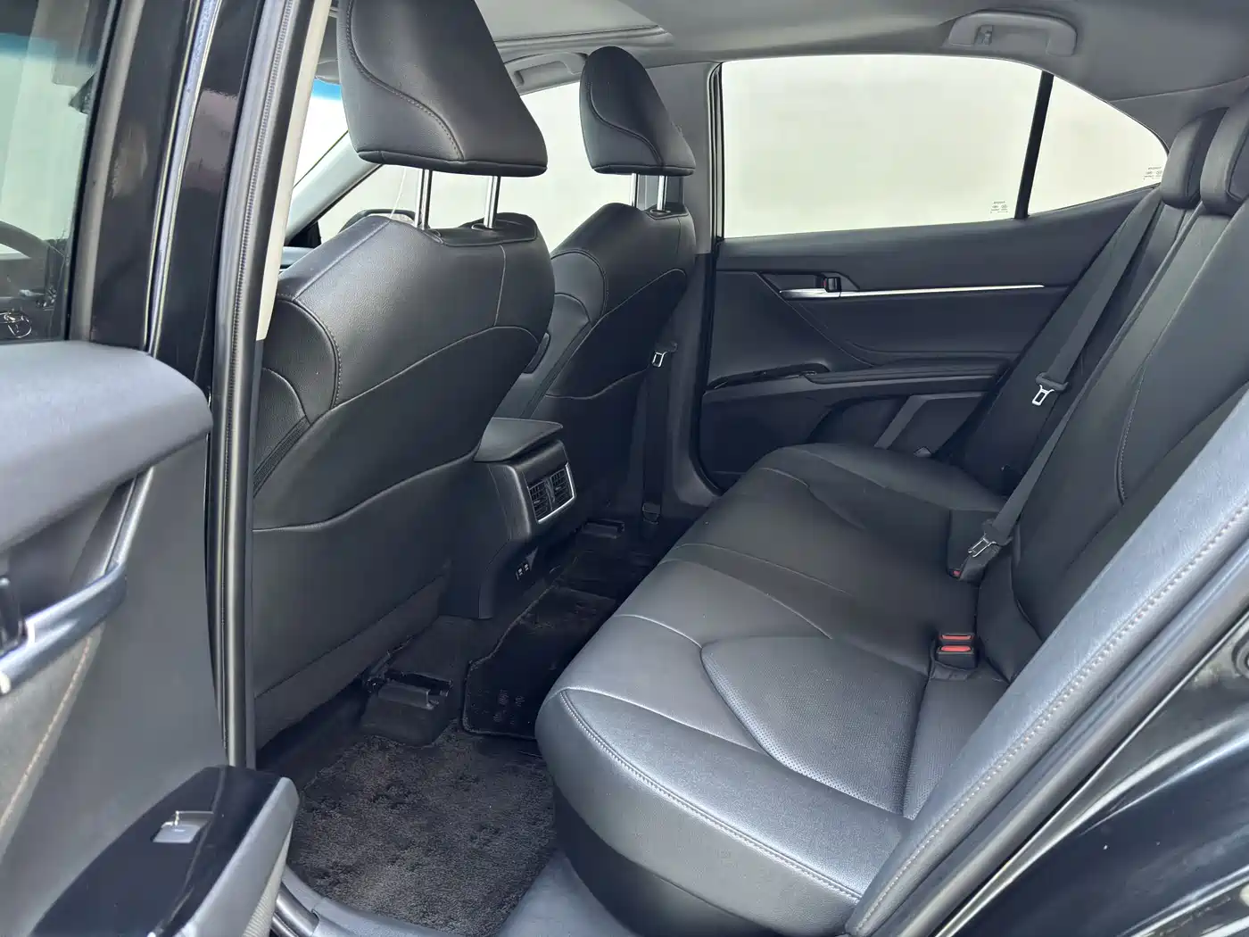 Toyota Camry 2023 Hybrid 2.5HGVP Leading Edition фото 6