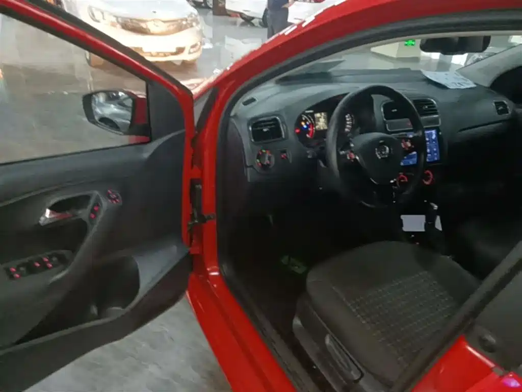 Volkswagen Polo 2016 1.6L Automatic Comfort фото 16
