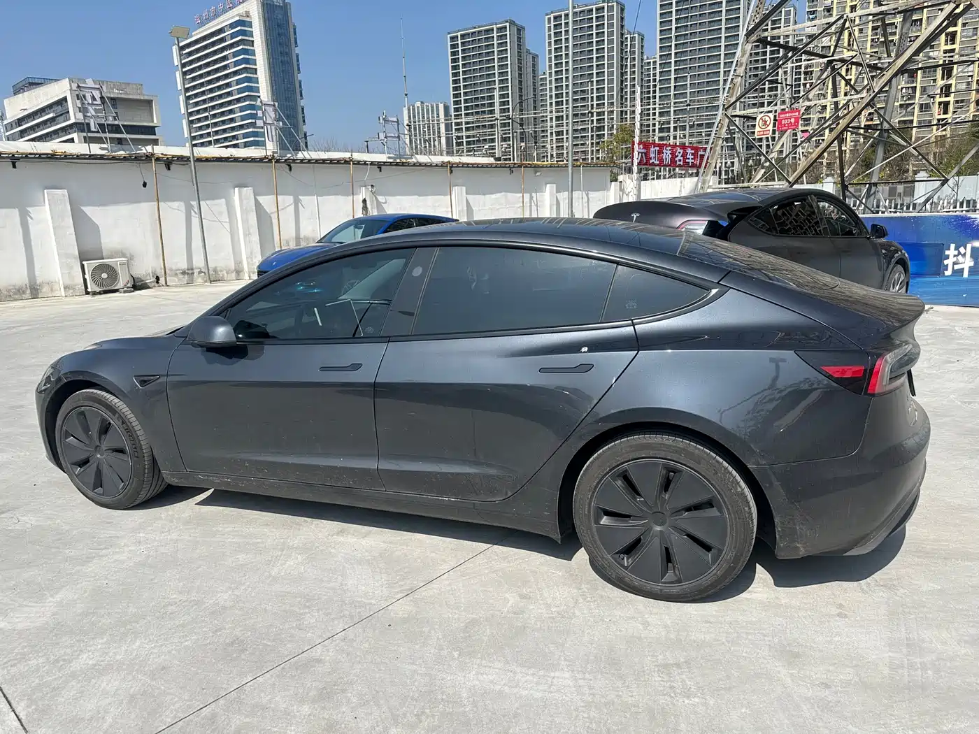 TESLA MODEL 3