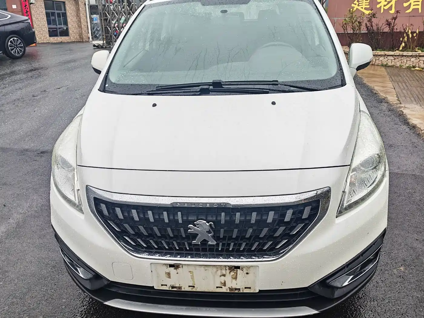 Peugeot 3008 2016 2.0L Automatic Standard Edition фото 2