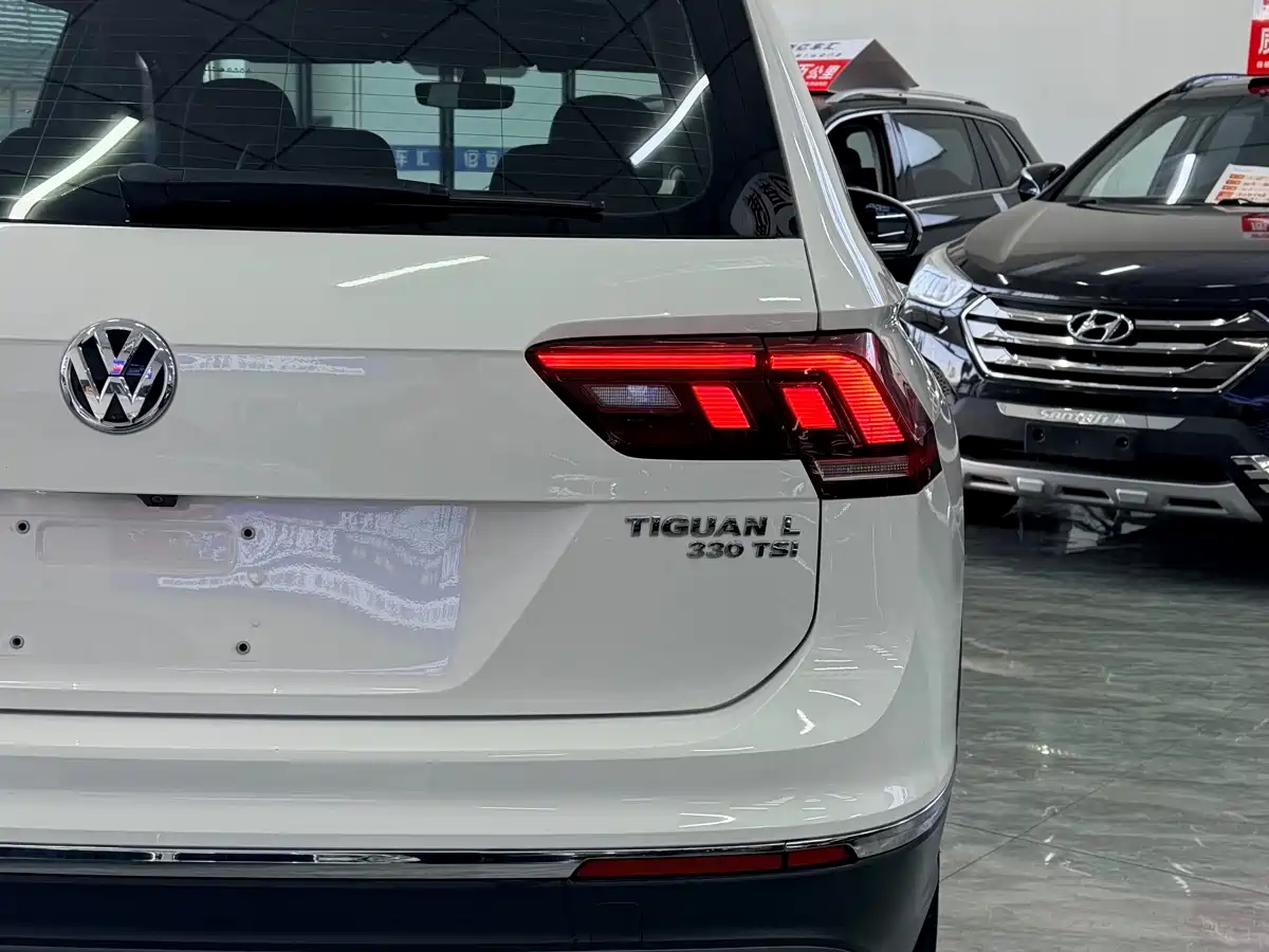 Volkswagen Tiguan L 2018 Facelift 330TSI Automatic 2WD Luxury Edition фото 4