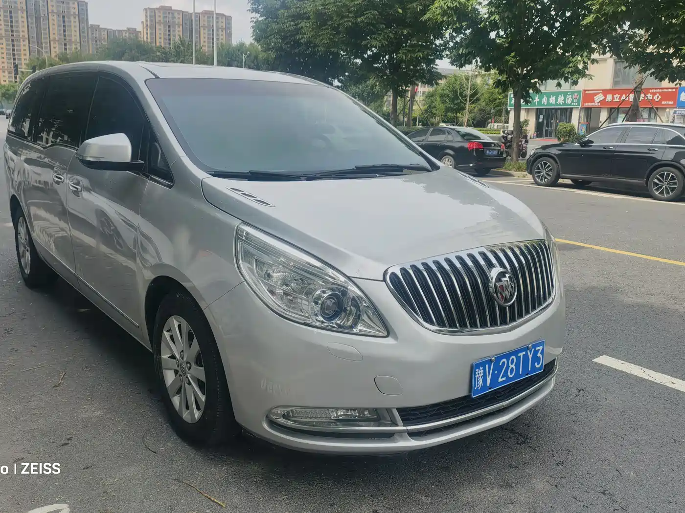 Buick GL8 2011 2.4L LT Luxury Business Executive фото 2