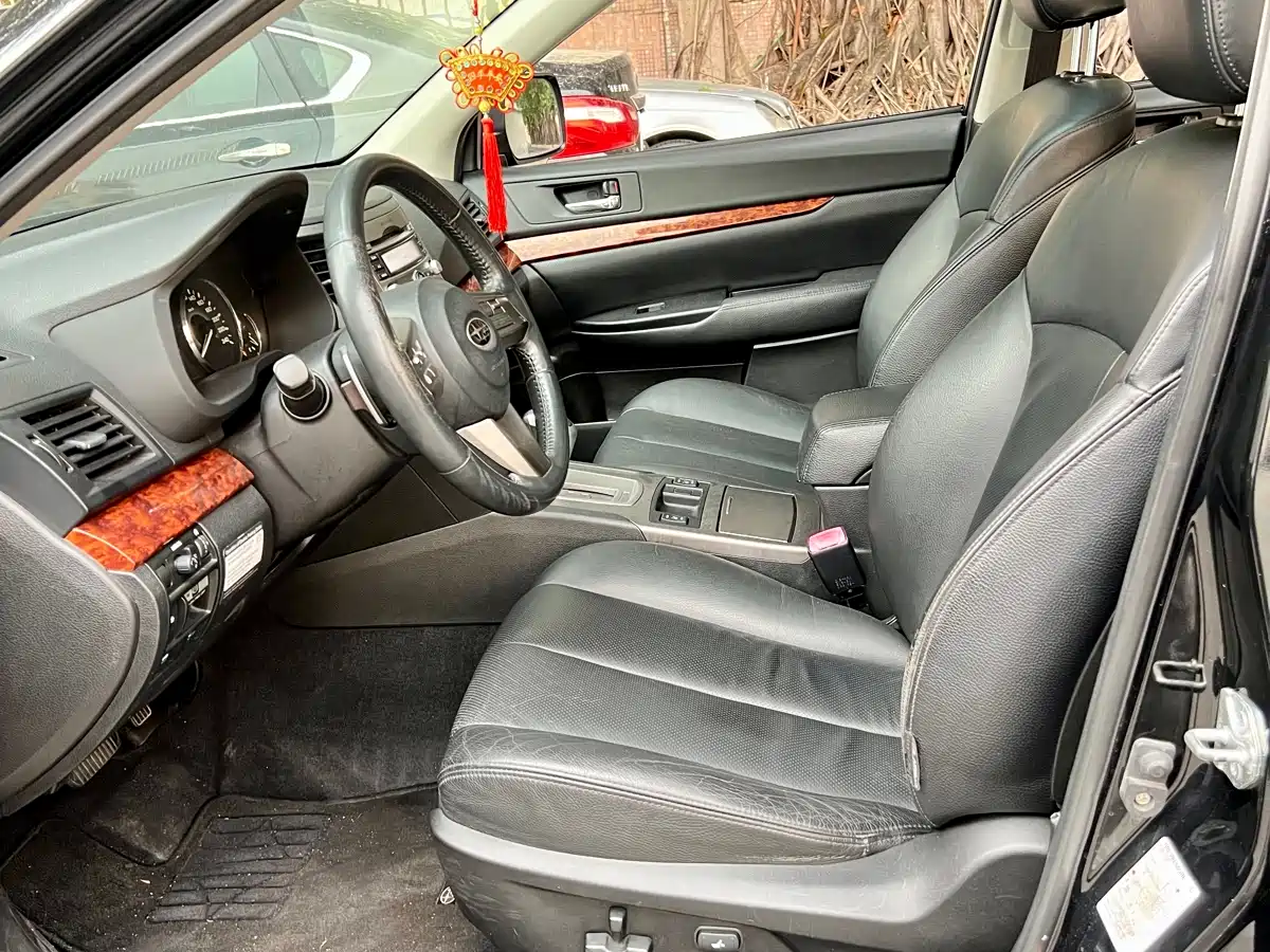 Subaru Legacy 2010 Model 2.5i Luxury Edition фото 6