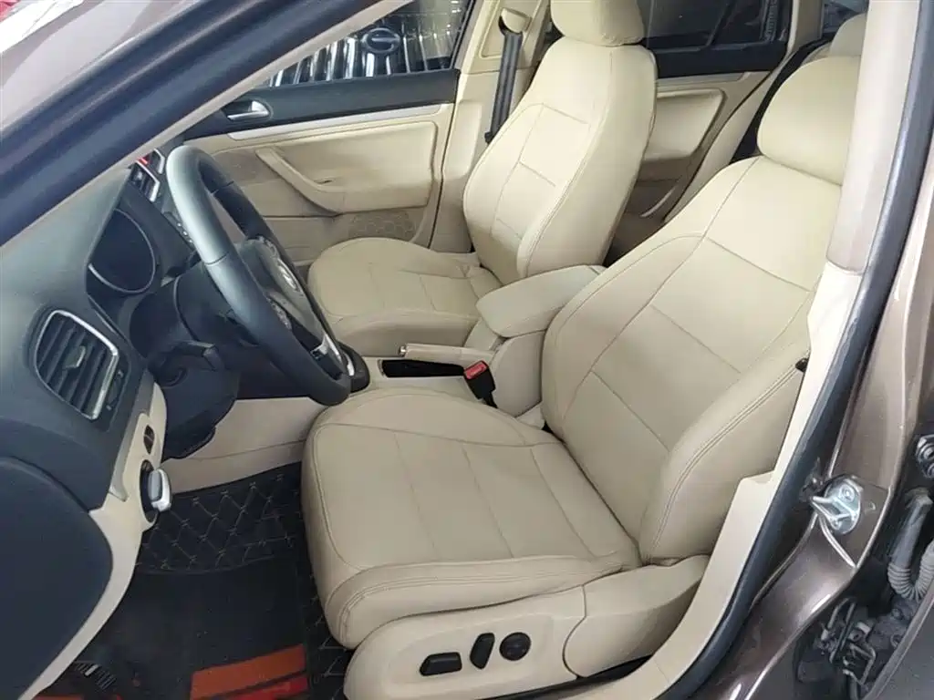 Volkswagen Golf (Import) 2011 Model 1.4TSI Luxury Touring фото 15