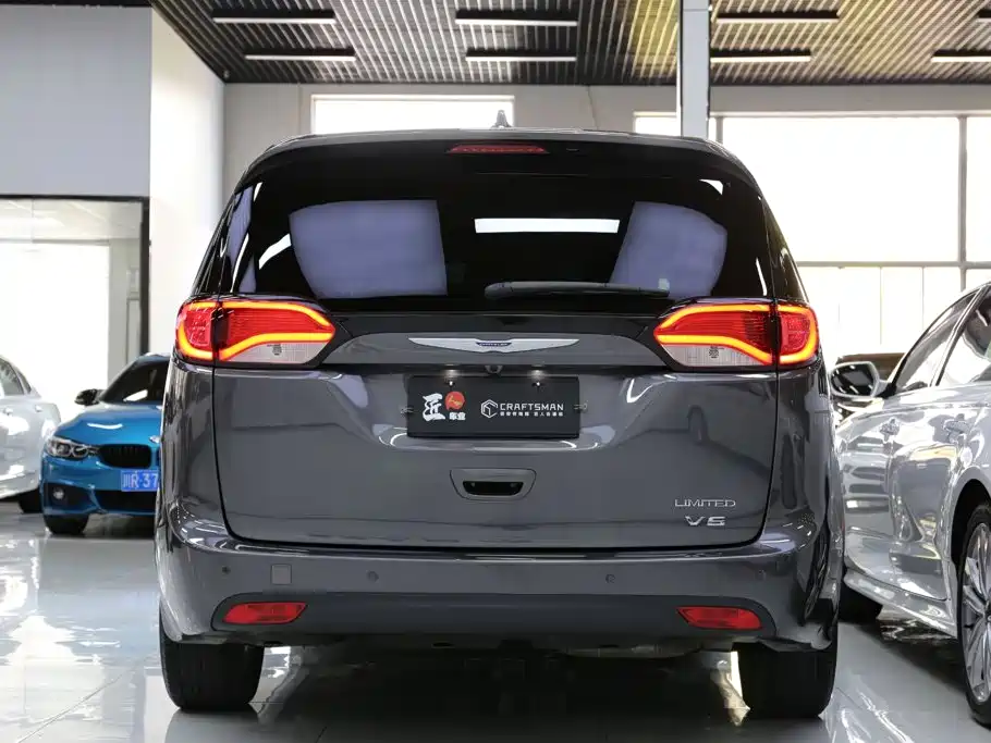 Chrysler Grand Voyager (Import) 2019 2017 3.6L Premium Edition