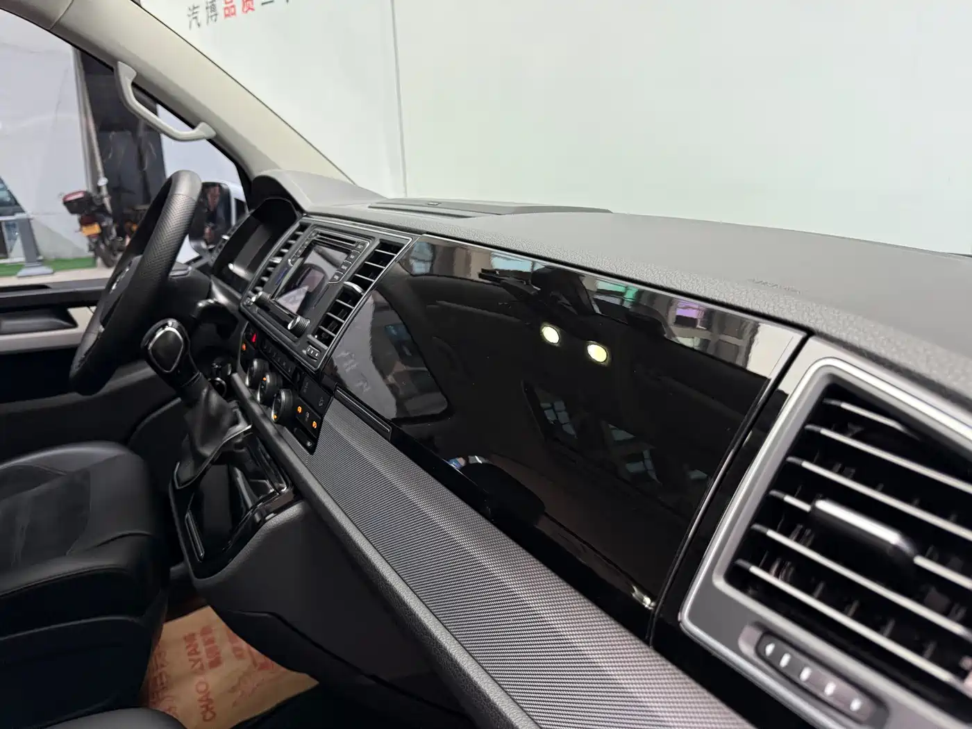 Volkswagen Multivan 2017 2.0TSI AWD Premium Edition 7-Seater фото 26