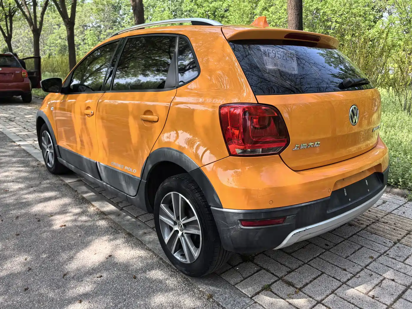 Volkswagen Polo 2012 1.6L Cross Polo AT фото 3