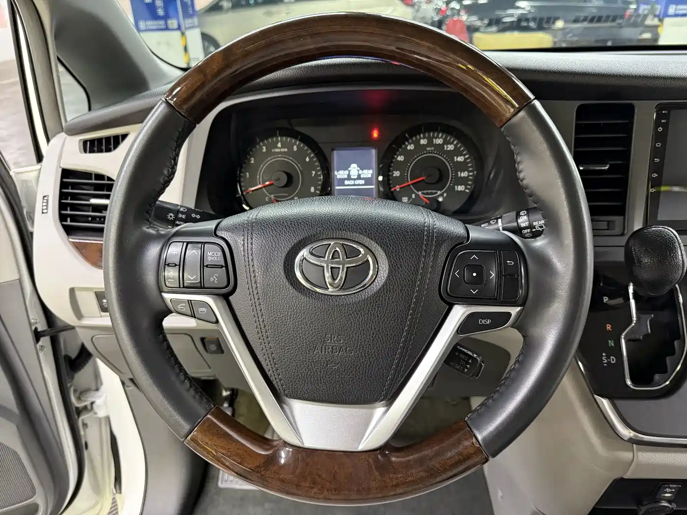 Toyota Sienna 2015 3.5L 4WD L фото 40