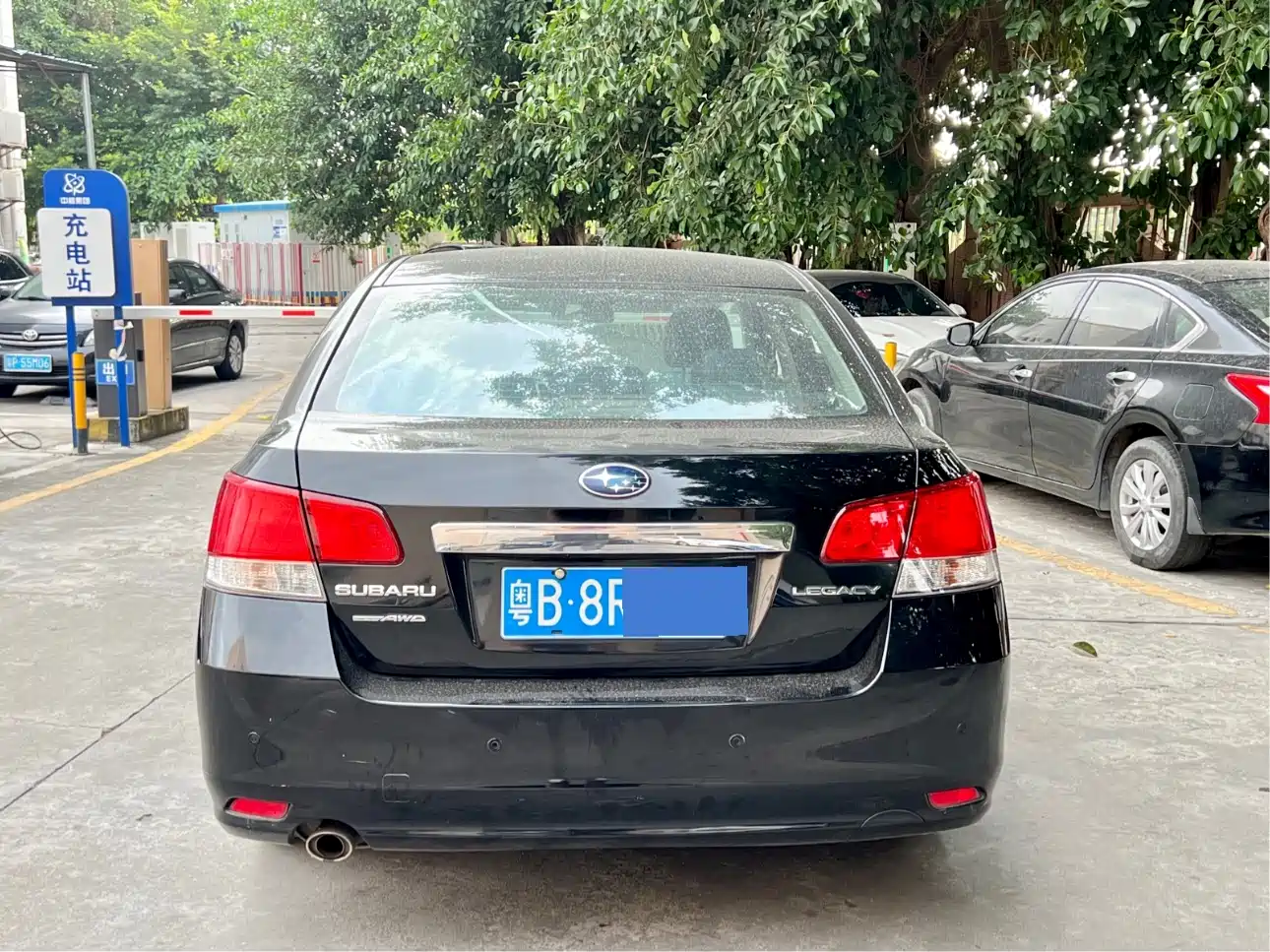 Subaru Legacy 2010 Model 2.5i Luxury Edition фото 4