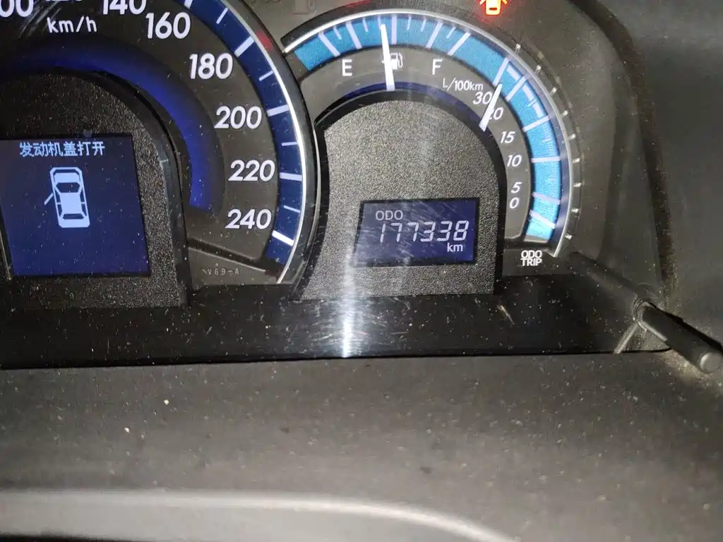 Фото 8 - Toyota Camry