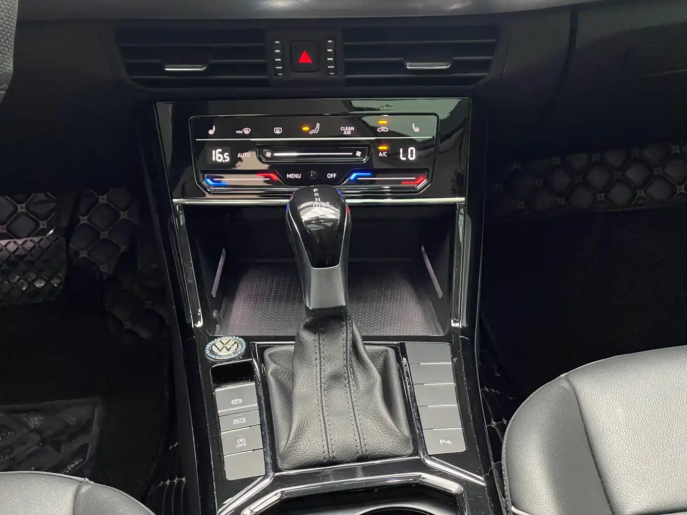 Volkswagen Passat 2023 330TSI Starlight Elite Edition фото 10