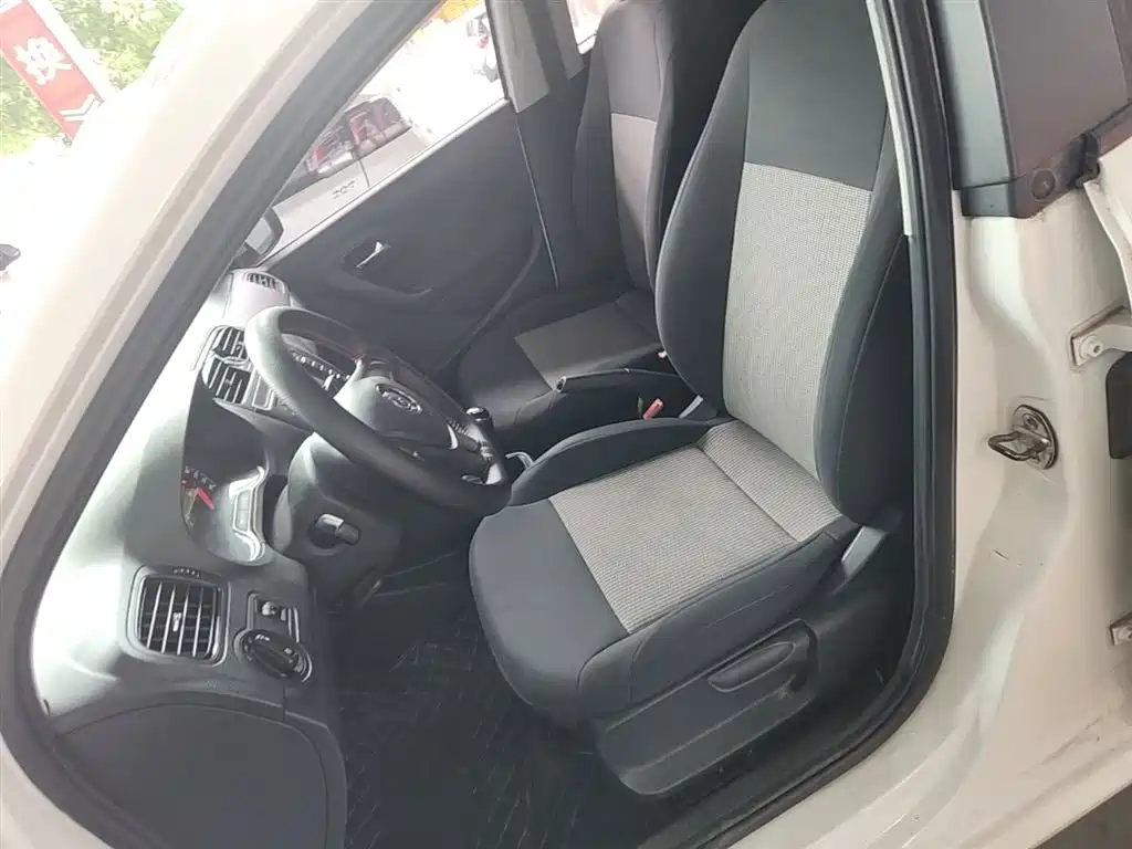 Volkswagen Polo 2016 1.4L Manual Trend фото 15