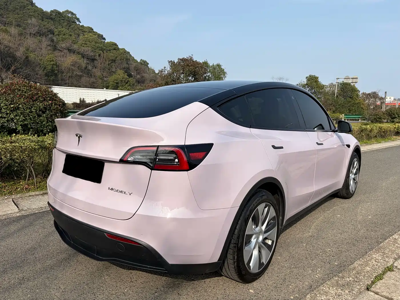 TESLA MODEL Y