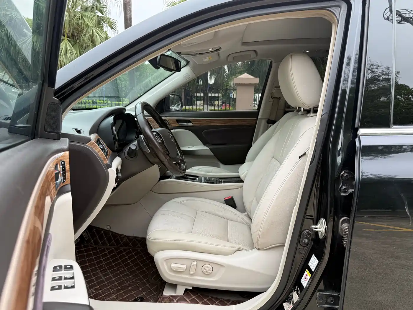 GAC Trumpchi Trumpchi GS8 2017 320T 2WD Luxury Smart Connect (7-seater) фото 4