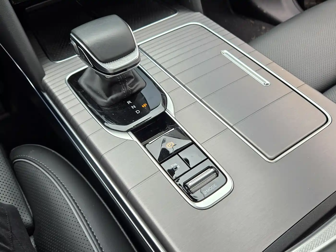 Hongqi HS7 PHEV 2024 2.0T PHEV AWD Flagship 6-Seater фото 15