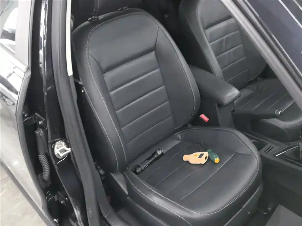 Volkswagen Lavida 2017 1.6L Manual Comfort Edition фото 11