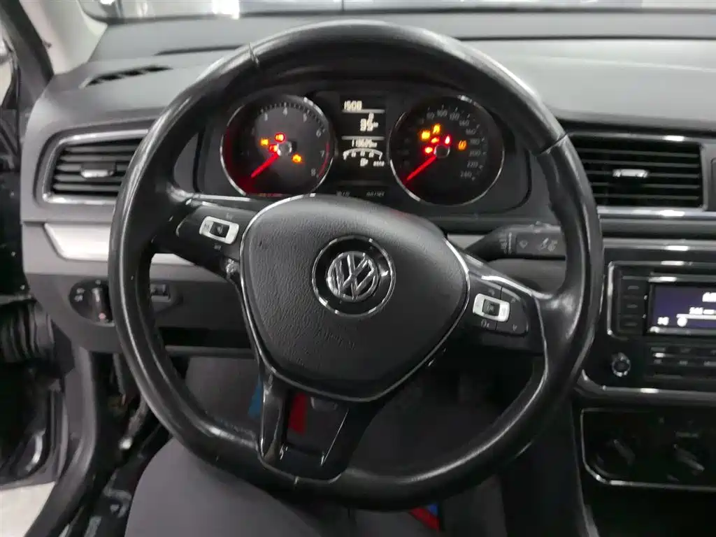 Volkswagen Lavida 2017 1.6L Manual Comfort Edition фото 14