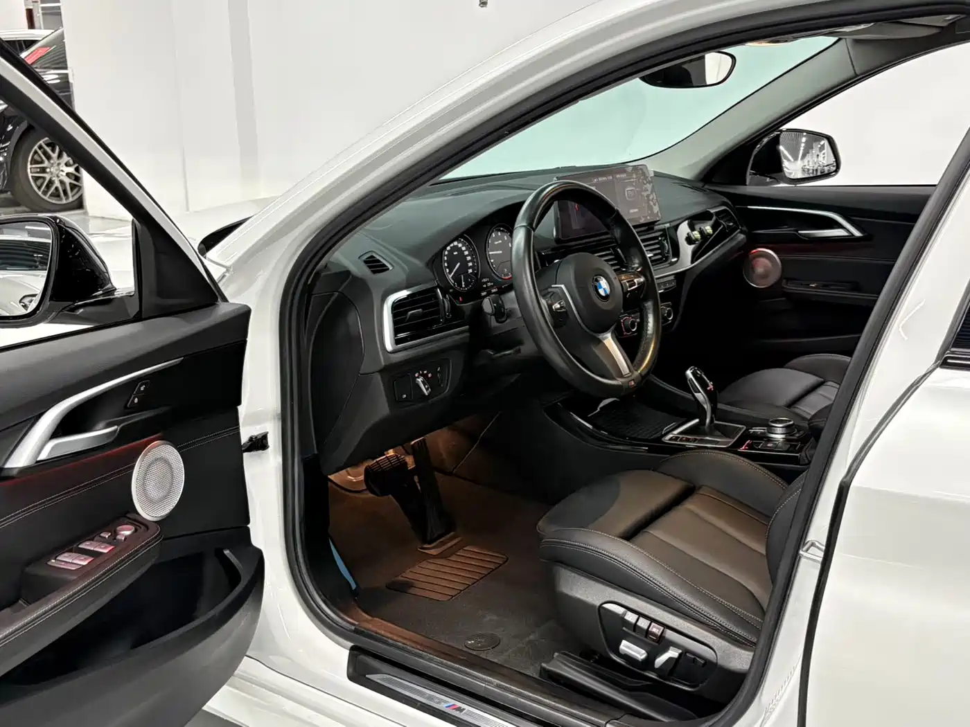 BMW 1 Series 2021 125i M Sport Black Night Edition фото 9