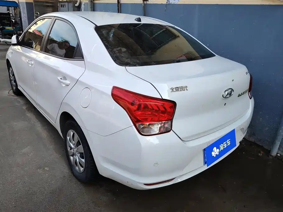 Hyundai Verna 2017 1.4L Manual Renewal Edition China VI фото 3