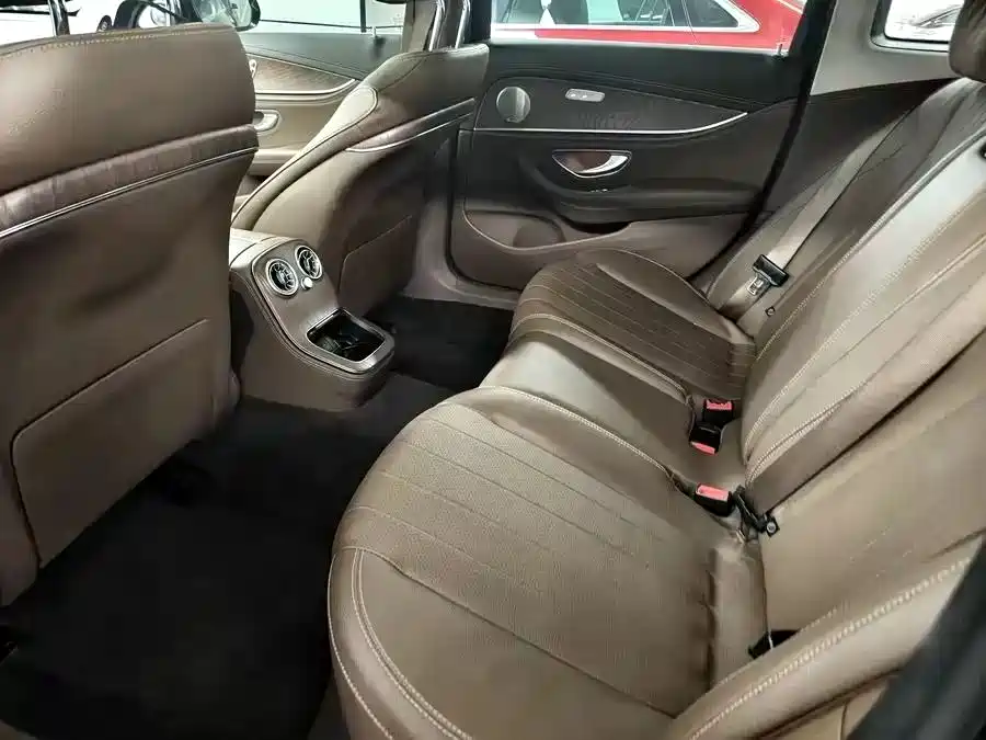 Mercedes-Benz E-Class 2022 E 260 L фото 12