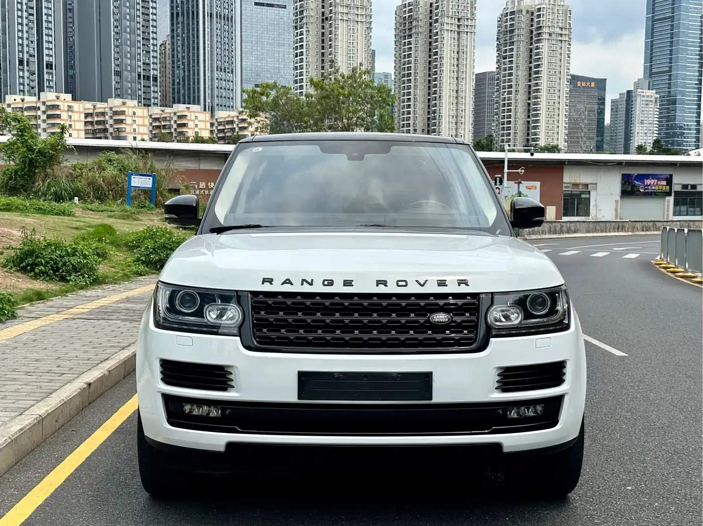 Land Rover Range Rover 2015 3.0 TDV6 Vogue фото 2