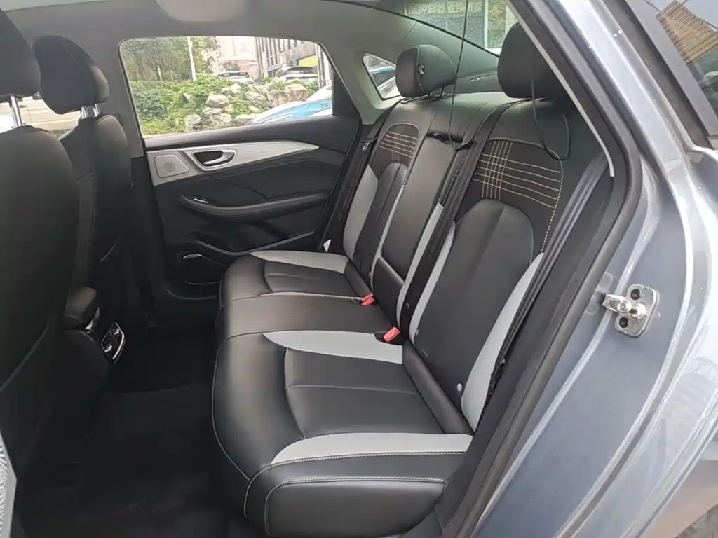 Photo 17 - Roewe i6 MAX EV