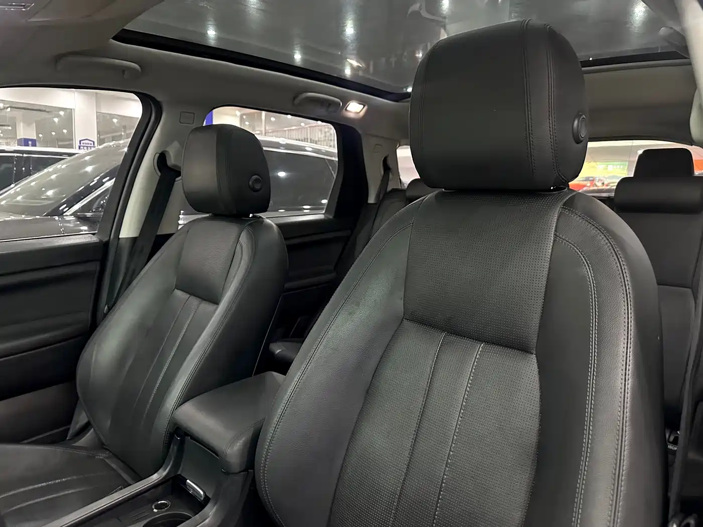 Land Rover Discovery Sport 2016 2.0T HSE фото 8