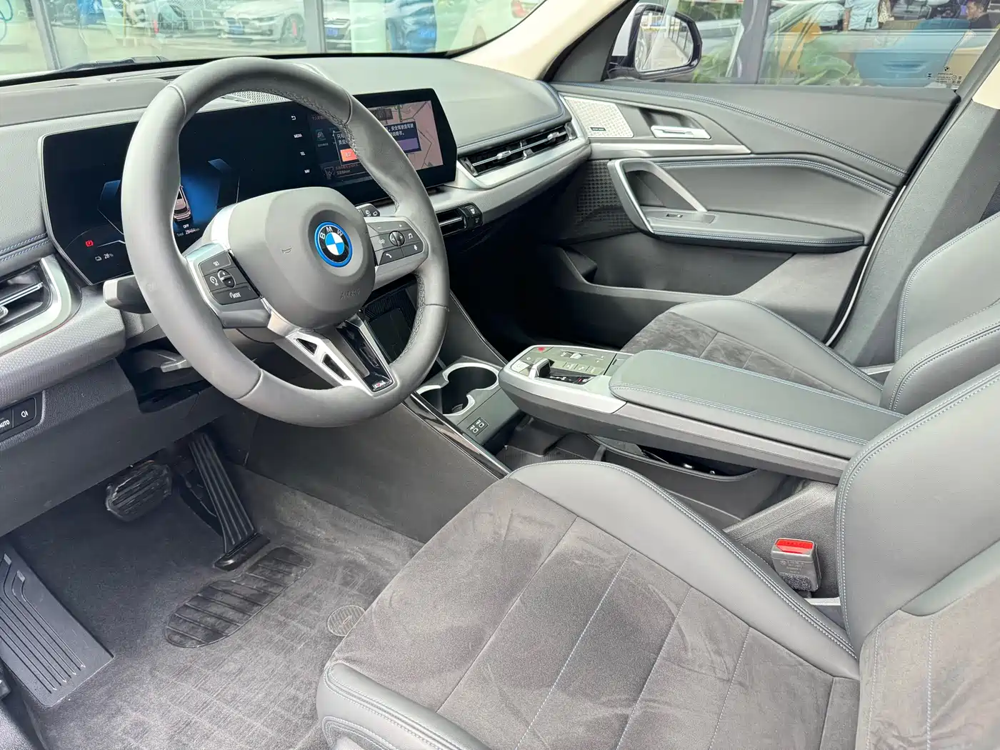 BMW iX1 2023 xDrive30L M Sport Package фото 12