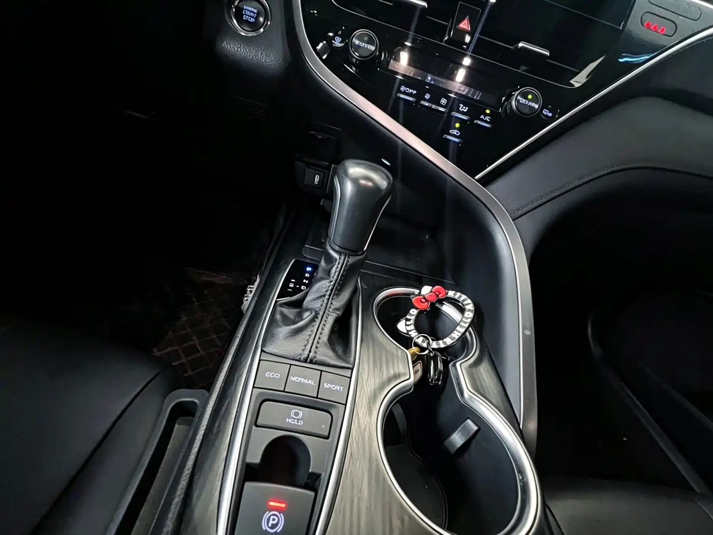 Toyota Camry 2021 2.5G Luxury Edition фото 18