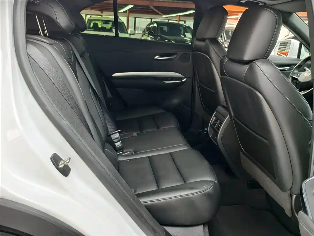 Cadillac XT4 2021 28T FWD Premium Edition фото 13