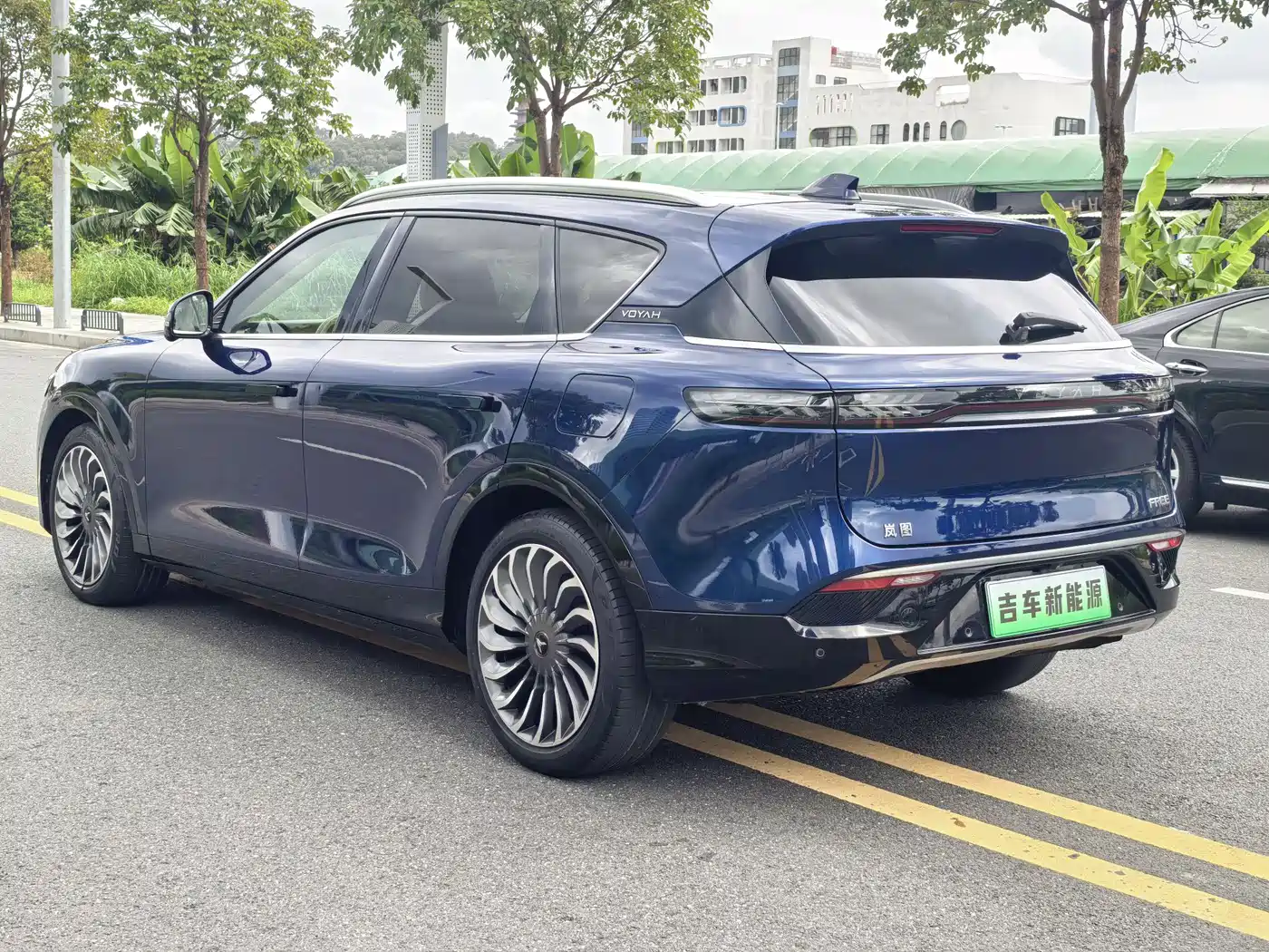 Voyah Auto VOYAH FREE 2021 AWD Standard Range Extender Exclusive Luxury Package фото 14