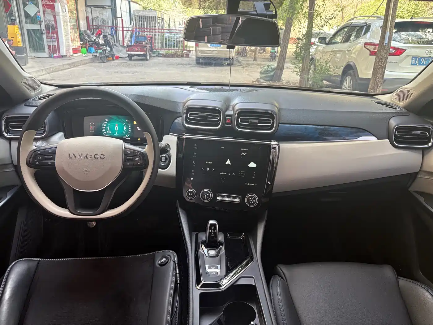 Lynk & Co 02 2019 Model 2.0T Automatic 2WD Funky Music Edition фото 6
