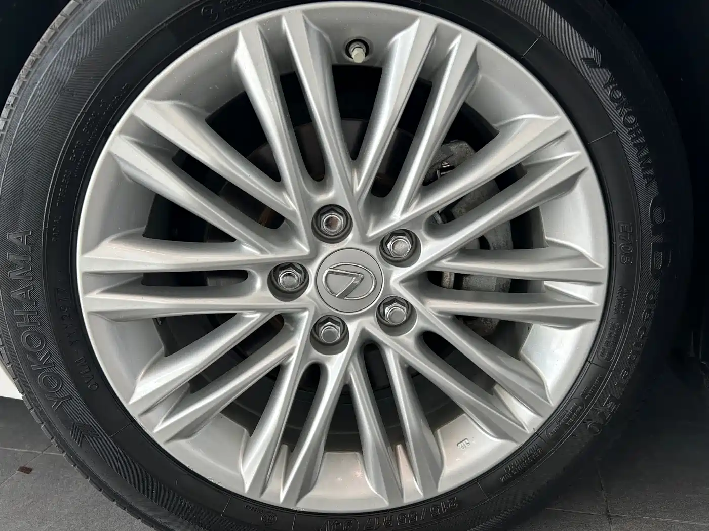 Lexus ES 2015 200 Elite Edition фото 26