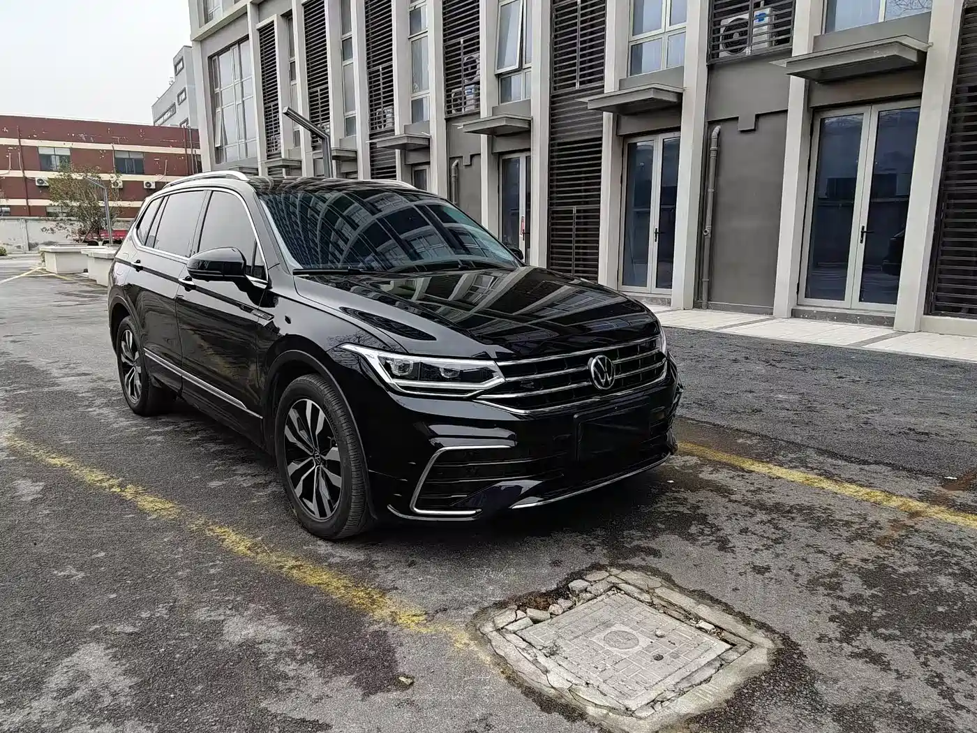 Volkswagen Tiguan L 2023 Facelift 330TSI Automatic 2WD Comfort Edition фото 2