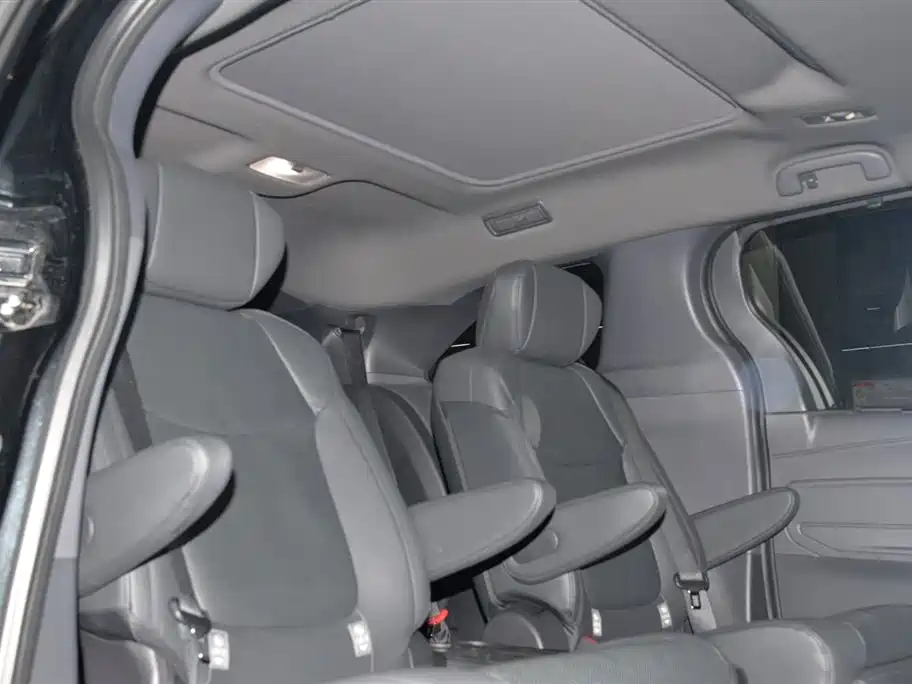 Toyota Granvia 2023 2.5L Hybrid VIP Edition фото 12