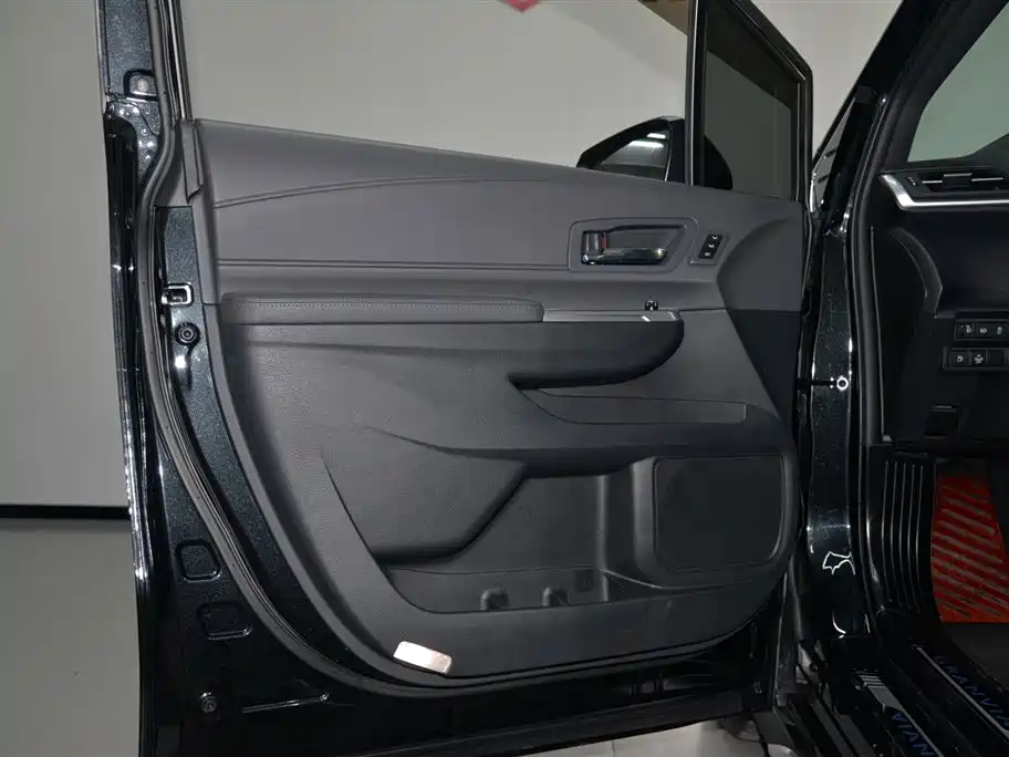 Toyota Granvia 2023 2.5L Hybrid VIP Edition фото 4