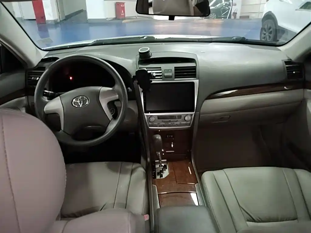 Toyota Camry 2013 200E Classic Elite Edition фото 10
