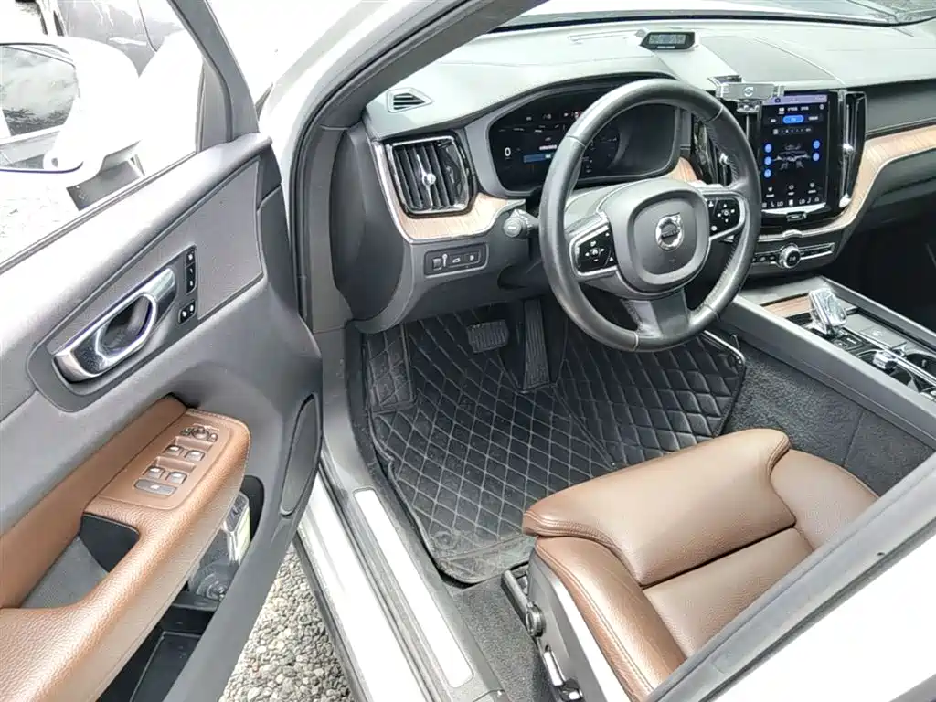 VOLVO XC60 PLUG-IN HYBRID