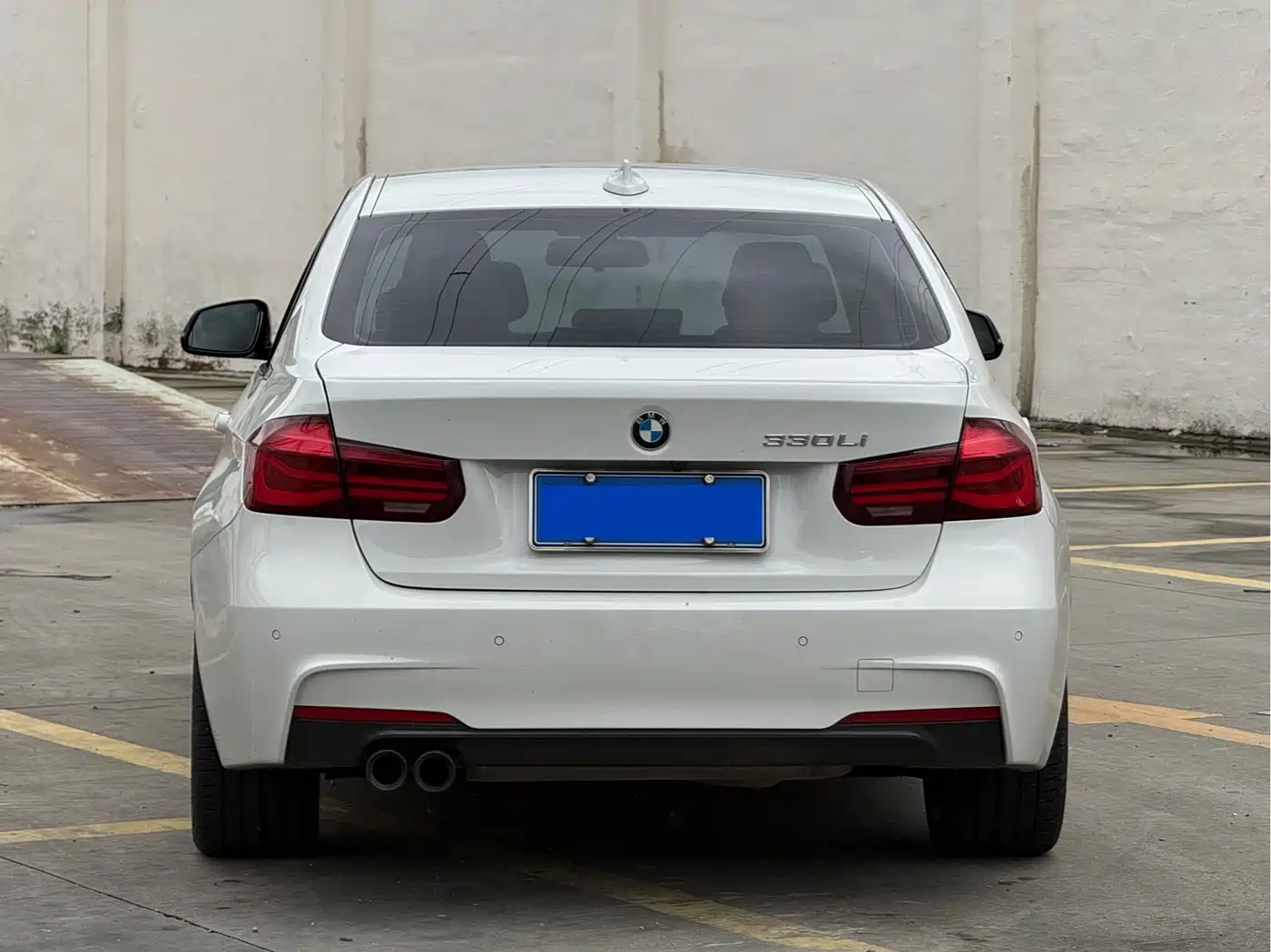BMW 3 Series 2018 330Li M Sport Black Night Edition фото 4