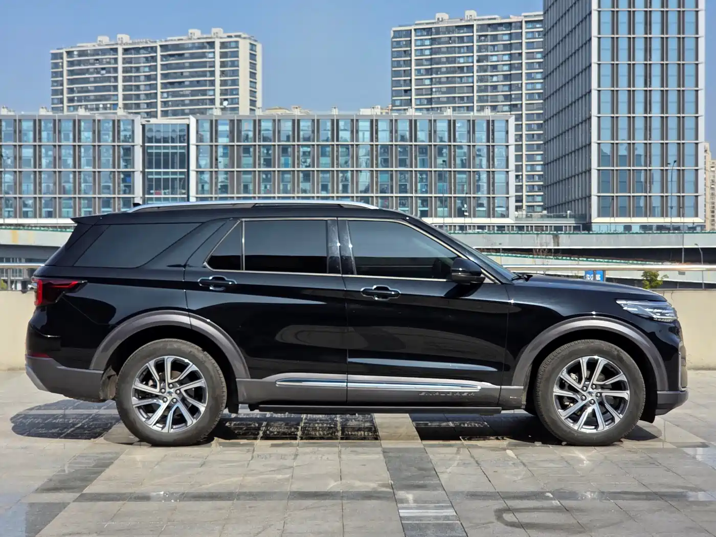 FORD EXPLORER